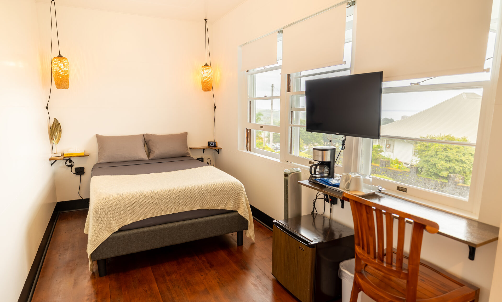 Hilo Bay Room with queen bed and minimalist modern design