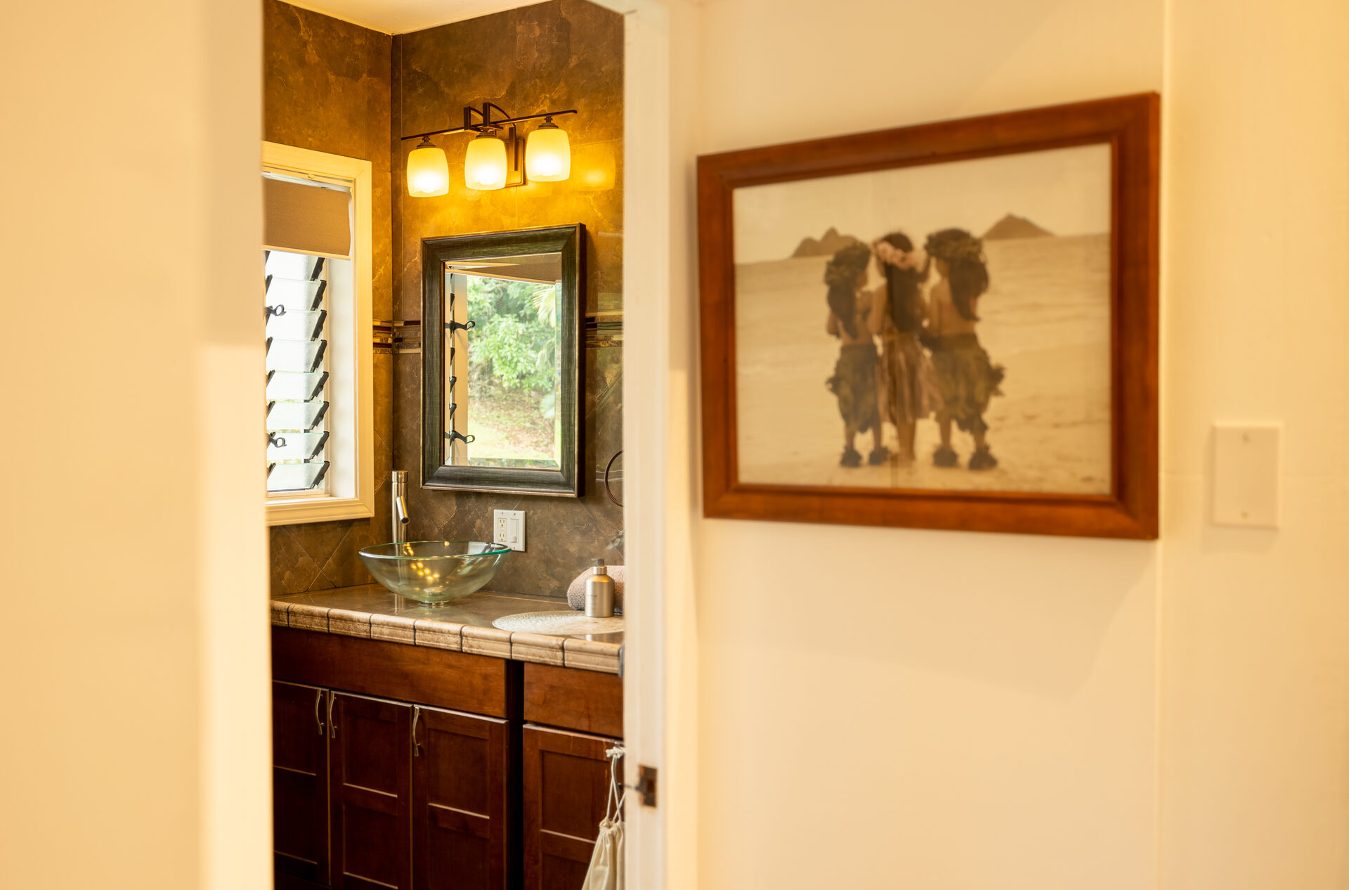 Volcano Room with queen bed and warm earthy Hawaiian décor